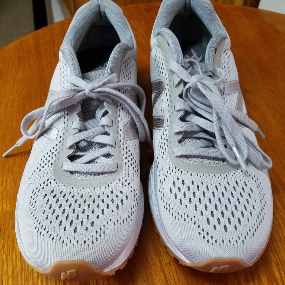 New Balance Women's Grey & Silver Sneaks